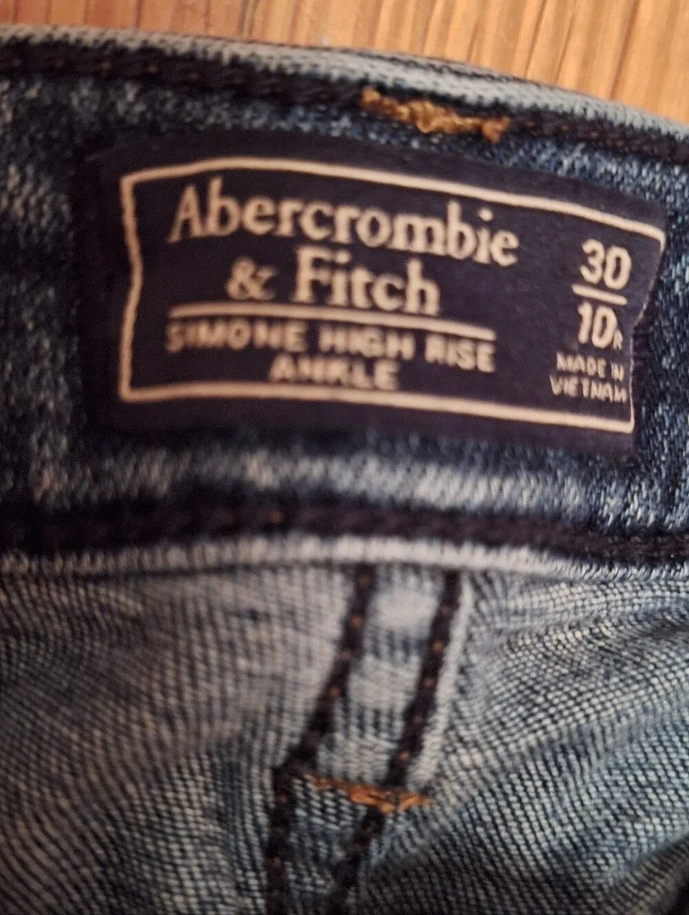 Abercrombie & Fitch Simone High Rise Ankle Jeans Ladies 30 or 10 Raw hem